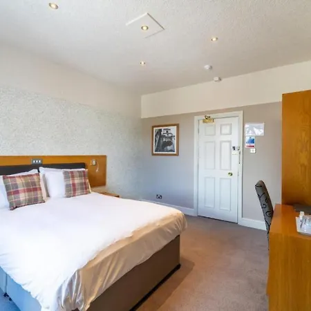 Oyo The Red Lion Hotel Luton  Extérieur photo