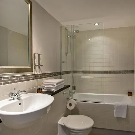 Oyo The Red Lion Hotel Luton  Extérieur photo