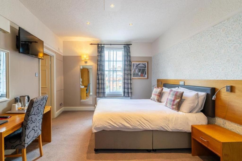 Hotel Oyo The Red Lion 3*